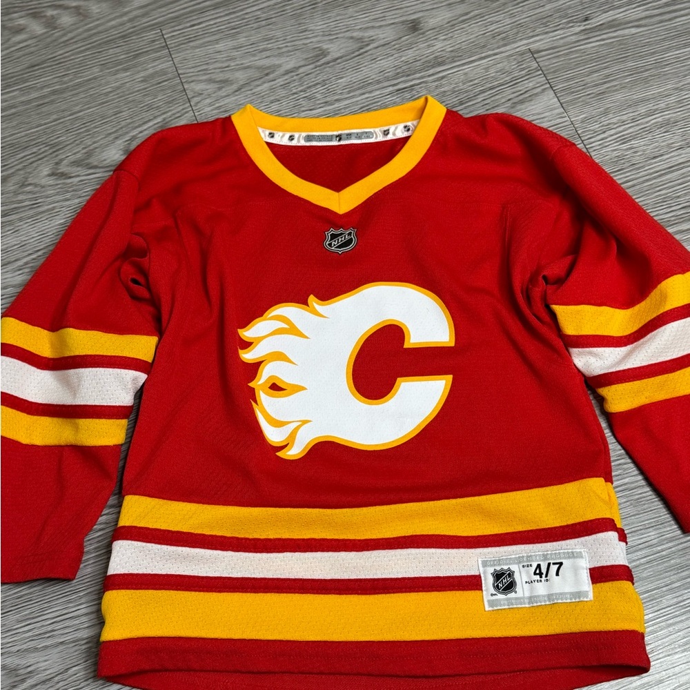 Calgary Flames Jersey Youth Sz M 4-7 Red NHL Hockey